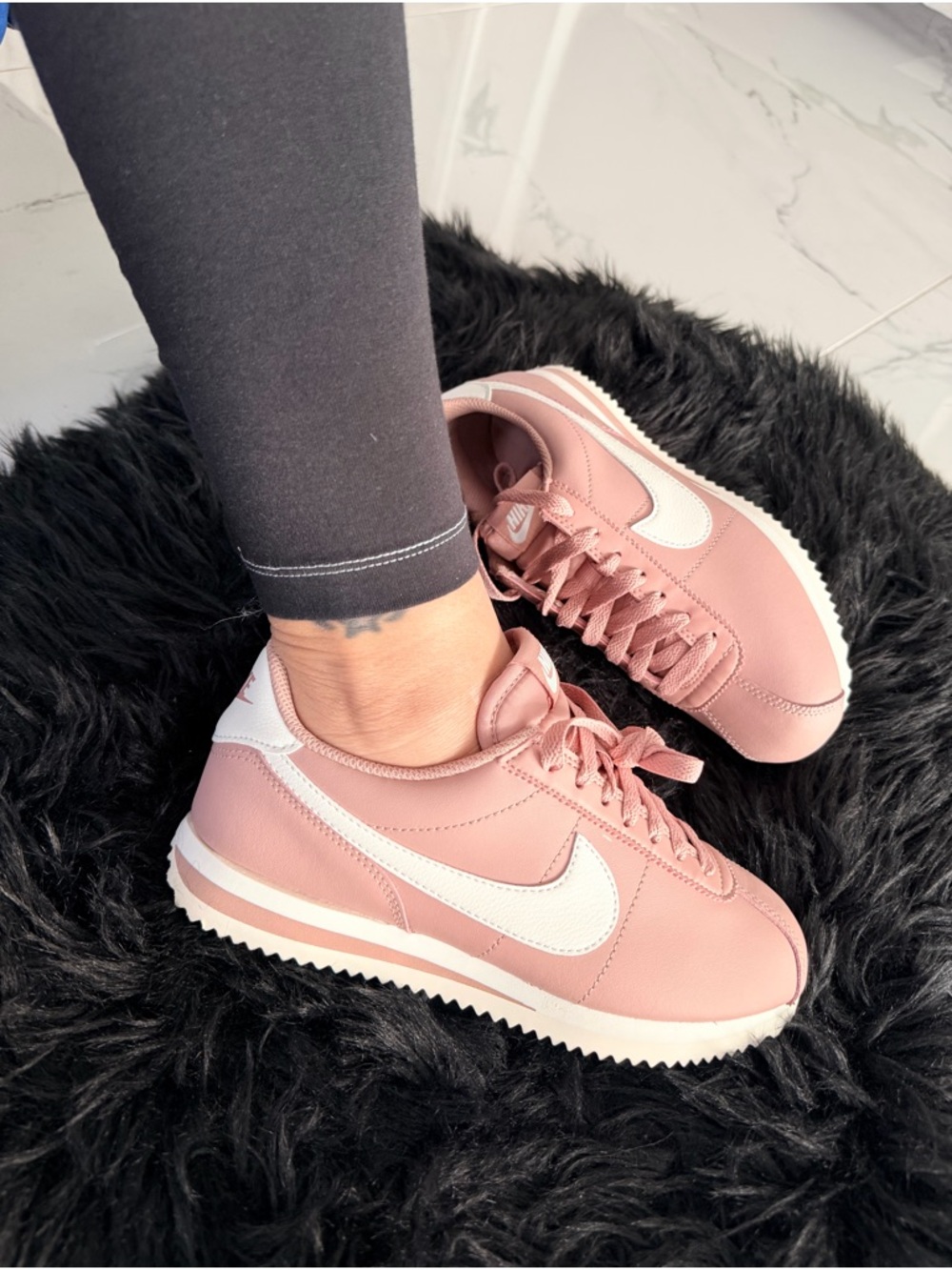 Nike Cortez - Picture 2 of 13
